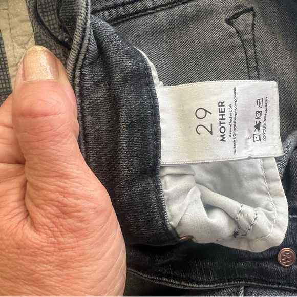 Two pairs of Mother Looker jeans. Size 29 Grey pair is Grim Shadows/Blue Deja Vu - Picture 3 of 6
